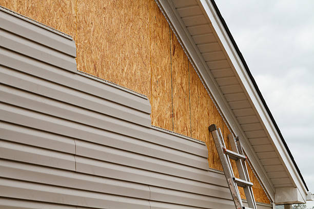 Professional Vinyl Siding technician working in Miller Place, NY